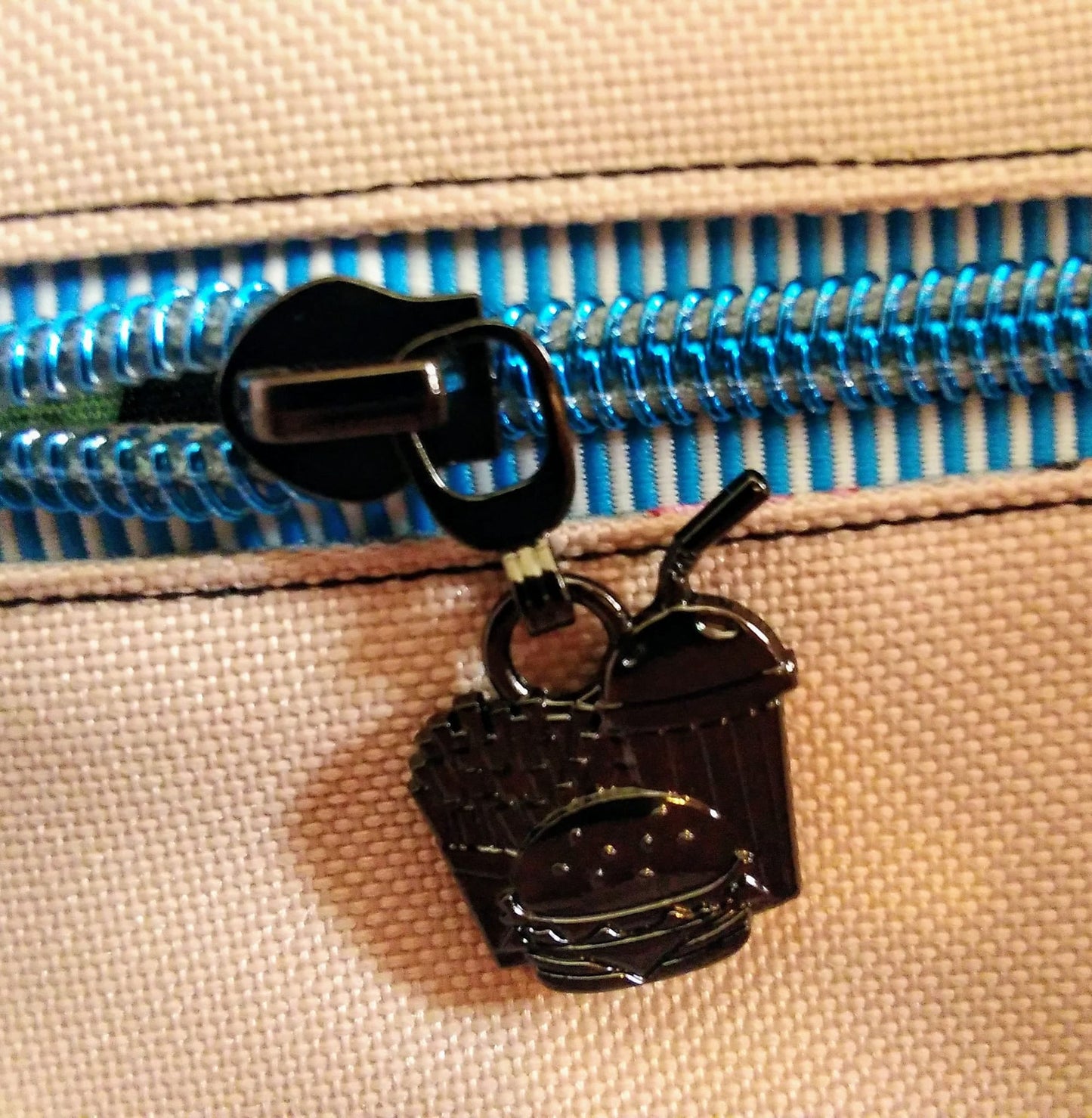 #5 DINER TREATS ZIPPER PULL